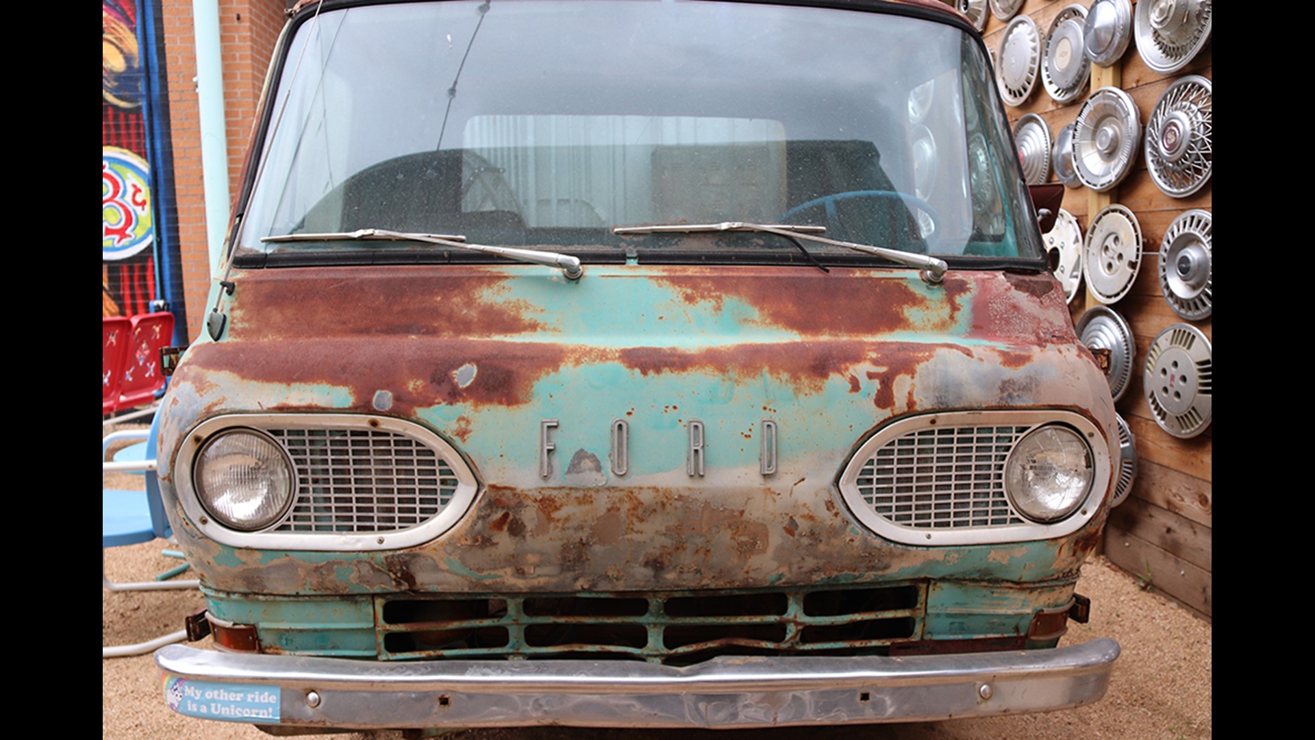 Fun, funky Truck Yard opens near downtown | khou.com