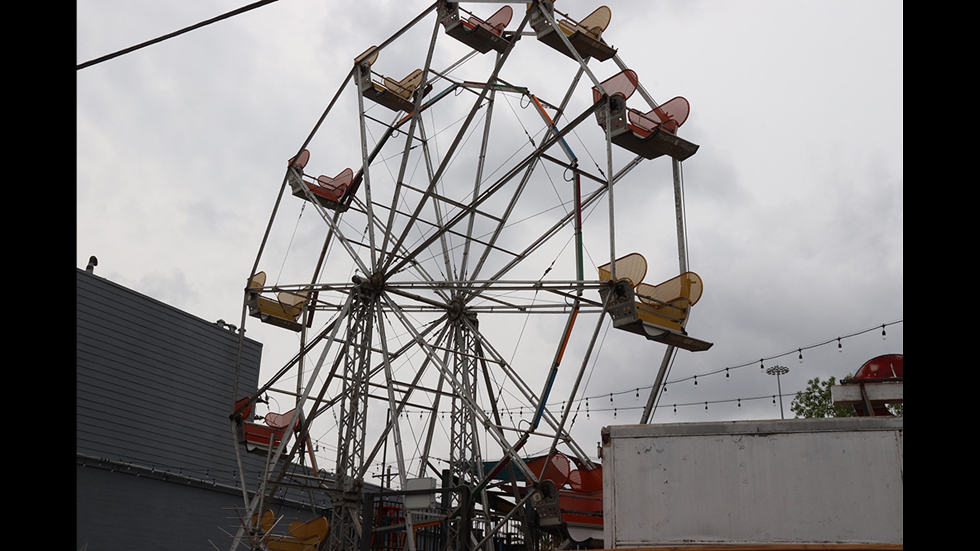 Fun, funky Truck Yard opens near downtown | khou.com