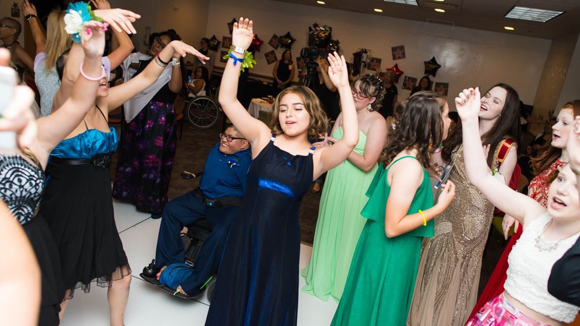 Texas Children's Hospital throws Hollywood-themed prom night for teen ...