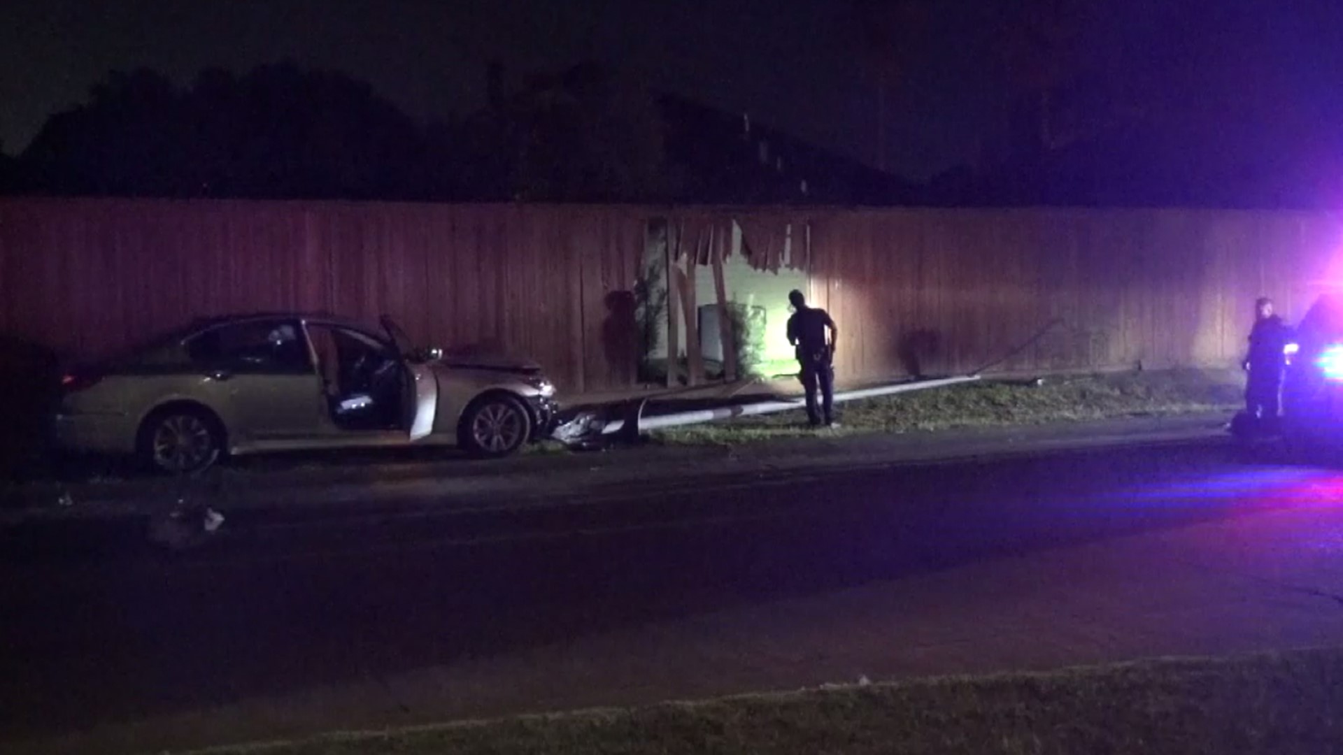 Suspect tries to hide after crashing stolen car during chase in NW ...
