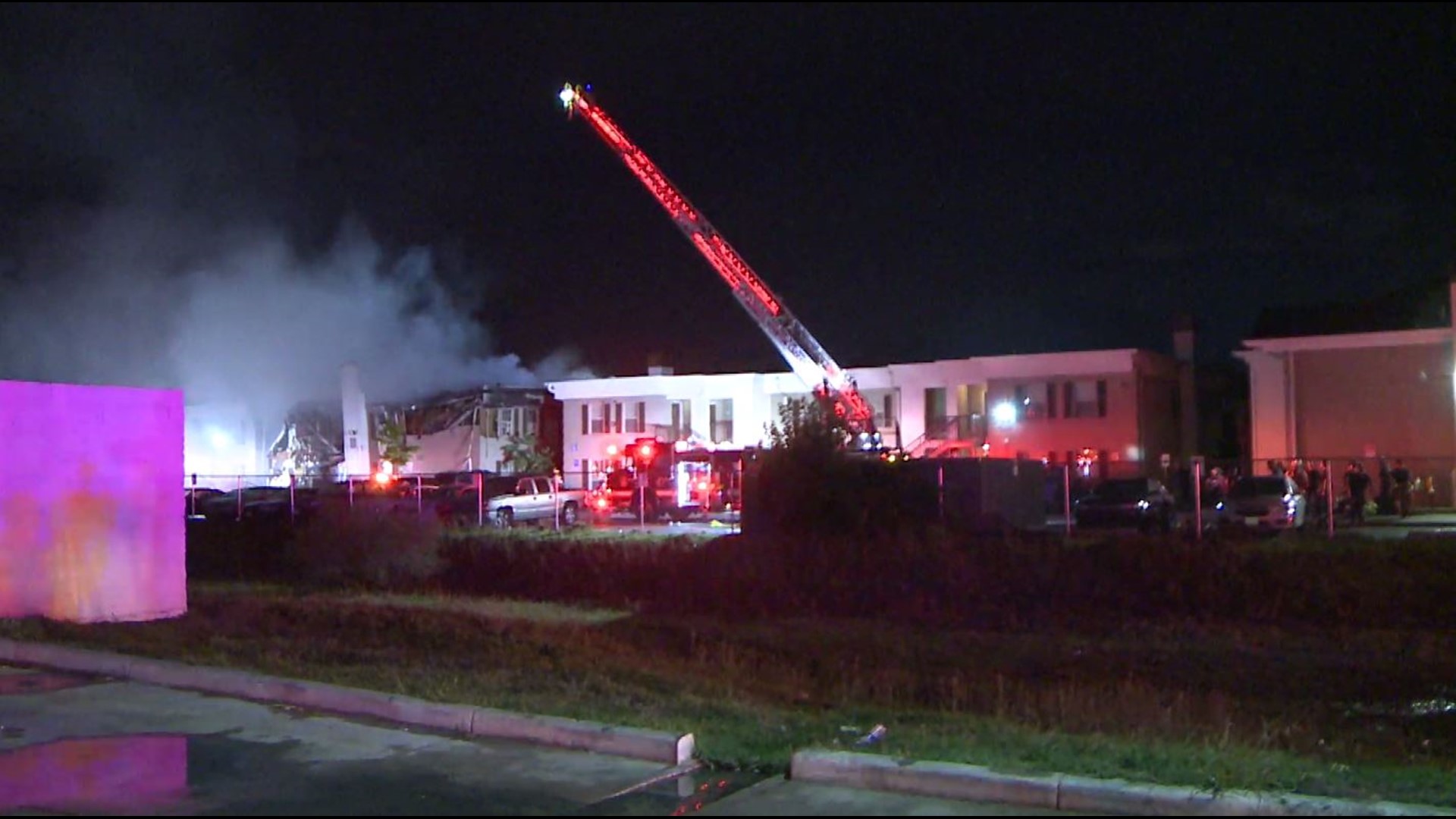 Photos Fire at south Houston apartment complex