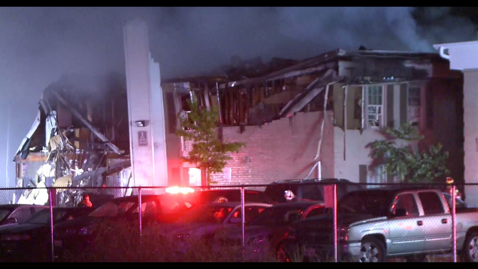 Photos Fire at south Houston apartment complex