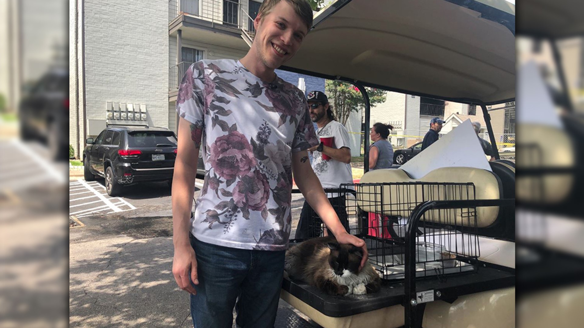 Austin firefighters rescue crying kitty after large apartment fire ...