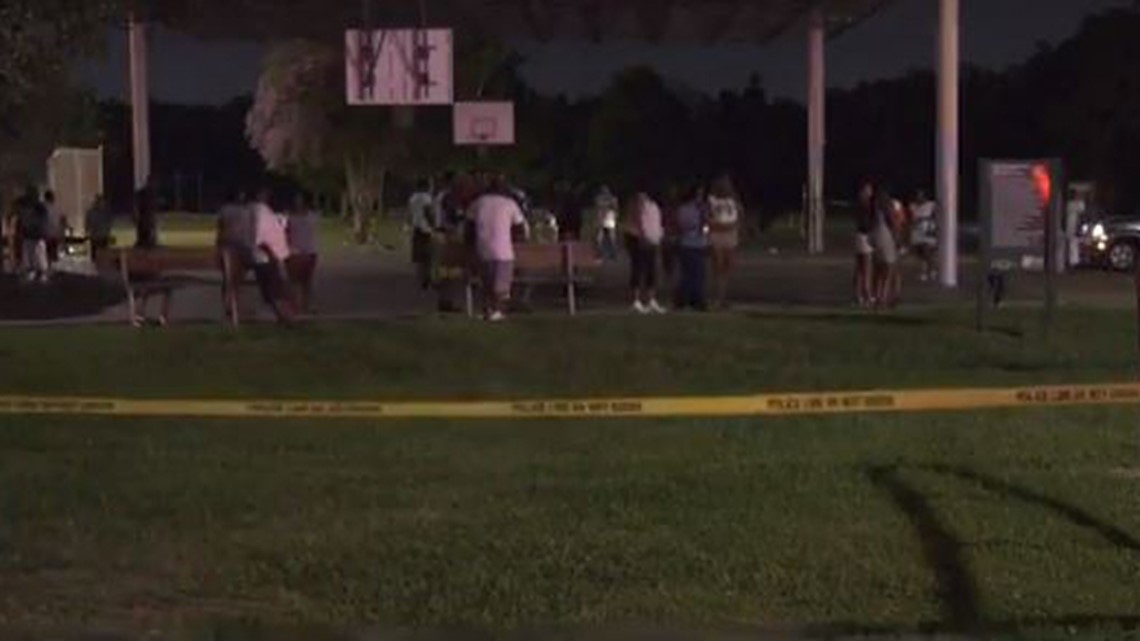 1 person dead in shooting at Zollie Scales Park in south Houston