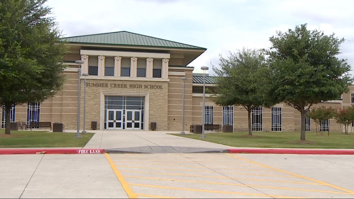 Summer Creek HS to keep modified schedule, end school days 1 hour