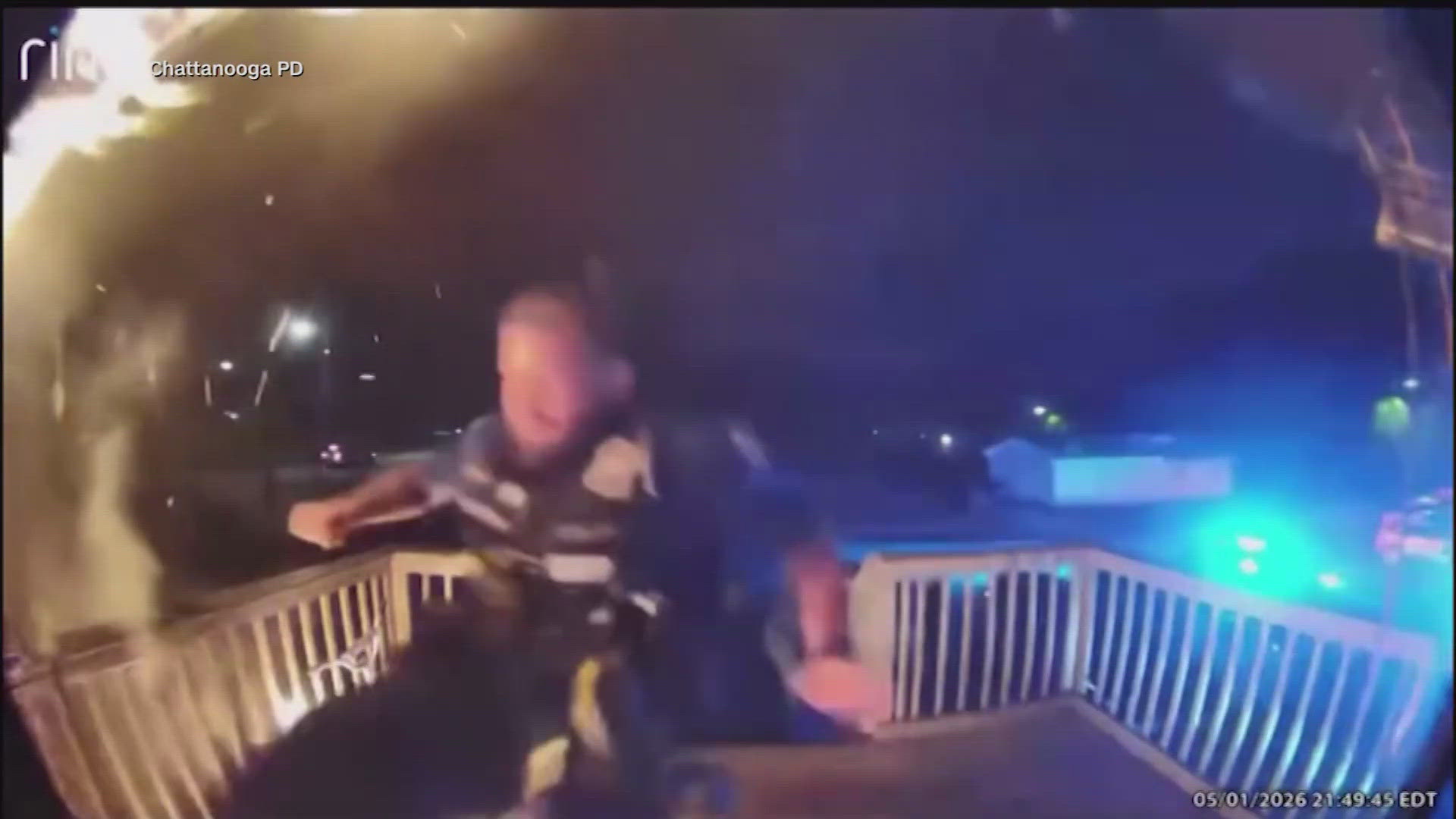 Tennessee officer kicks in door to save mother and two children from ...