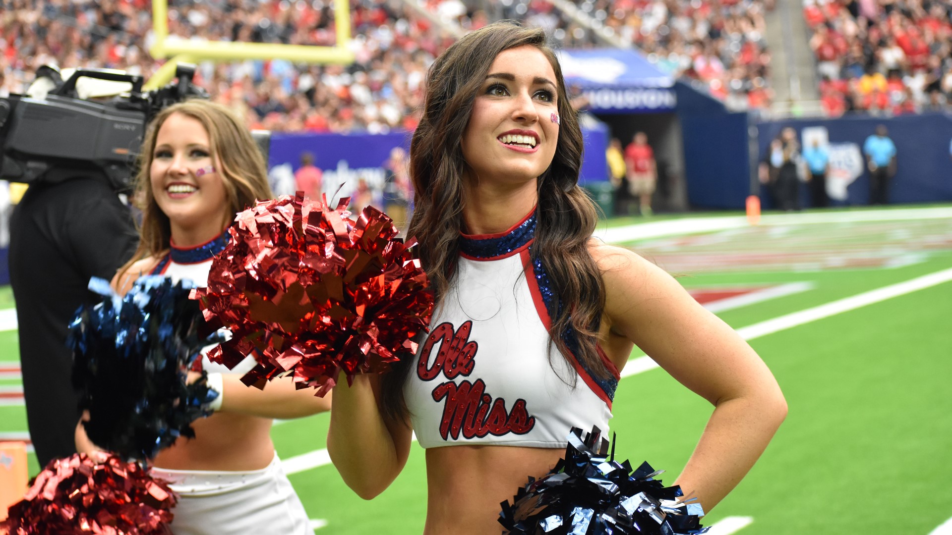 Photos Ole Miss Rebelettes, Cheerleaders at 2018 Advocare Texas