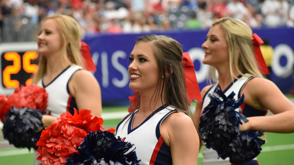 Photos Ole Miss Rebelettes, Cheerleaders at 2018 Advocare Texas