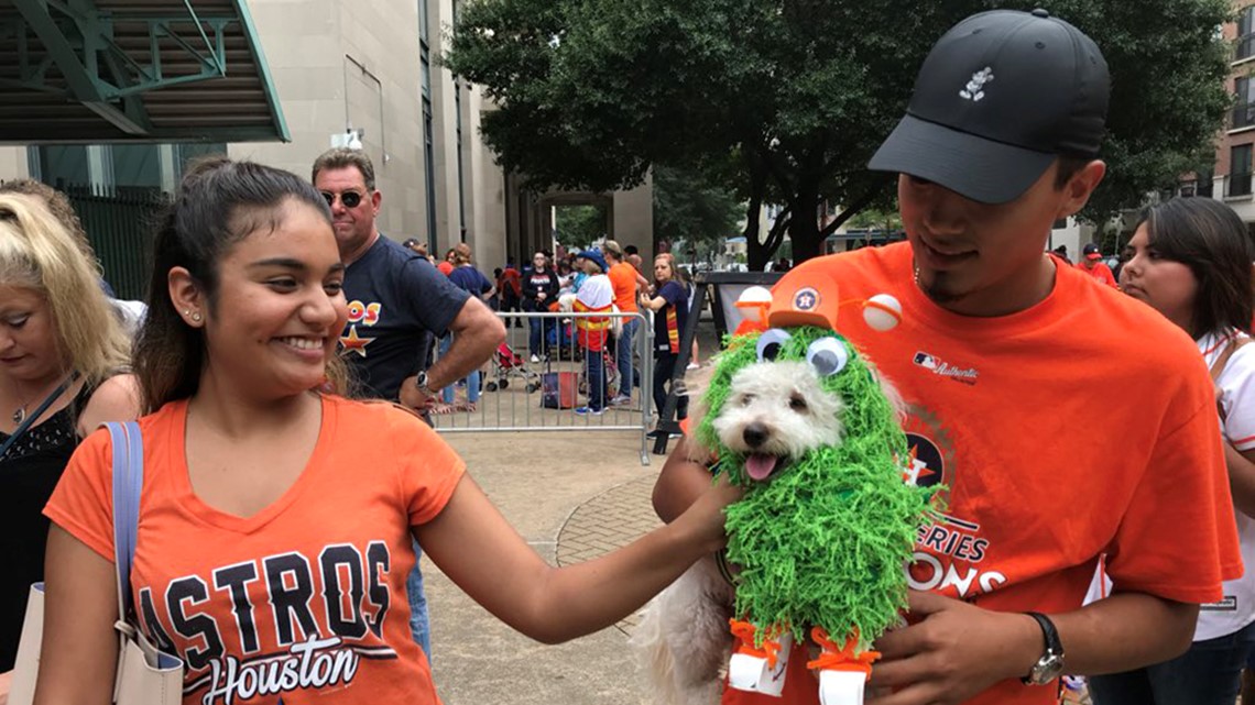 Kate Upton, Justin Verlander host adoption event at Astros' Dog Day