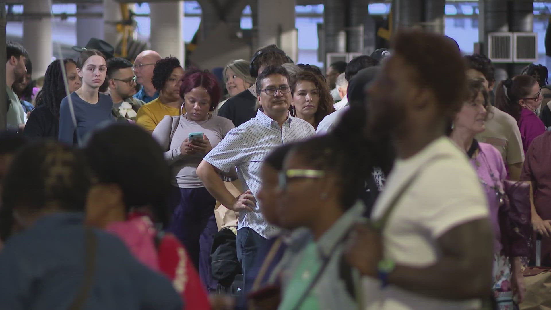 Long TSA wait times continue at Hobby Airport amid partial government ...