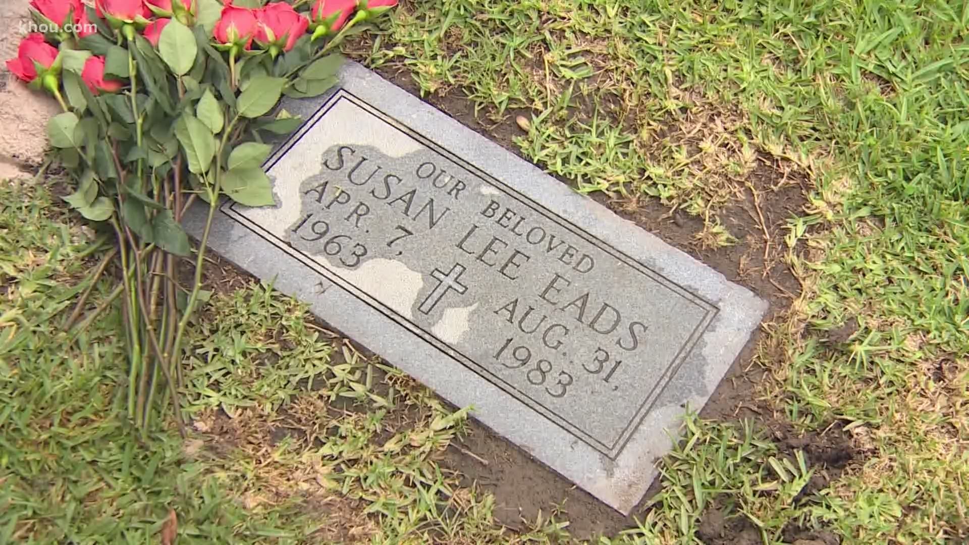 The family of Susan Eads and the investigators who broke the case on her murder gathered Friday to places roses on her grave.