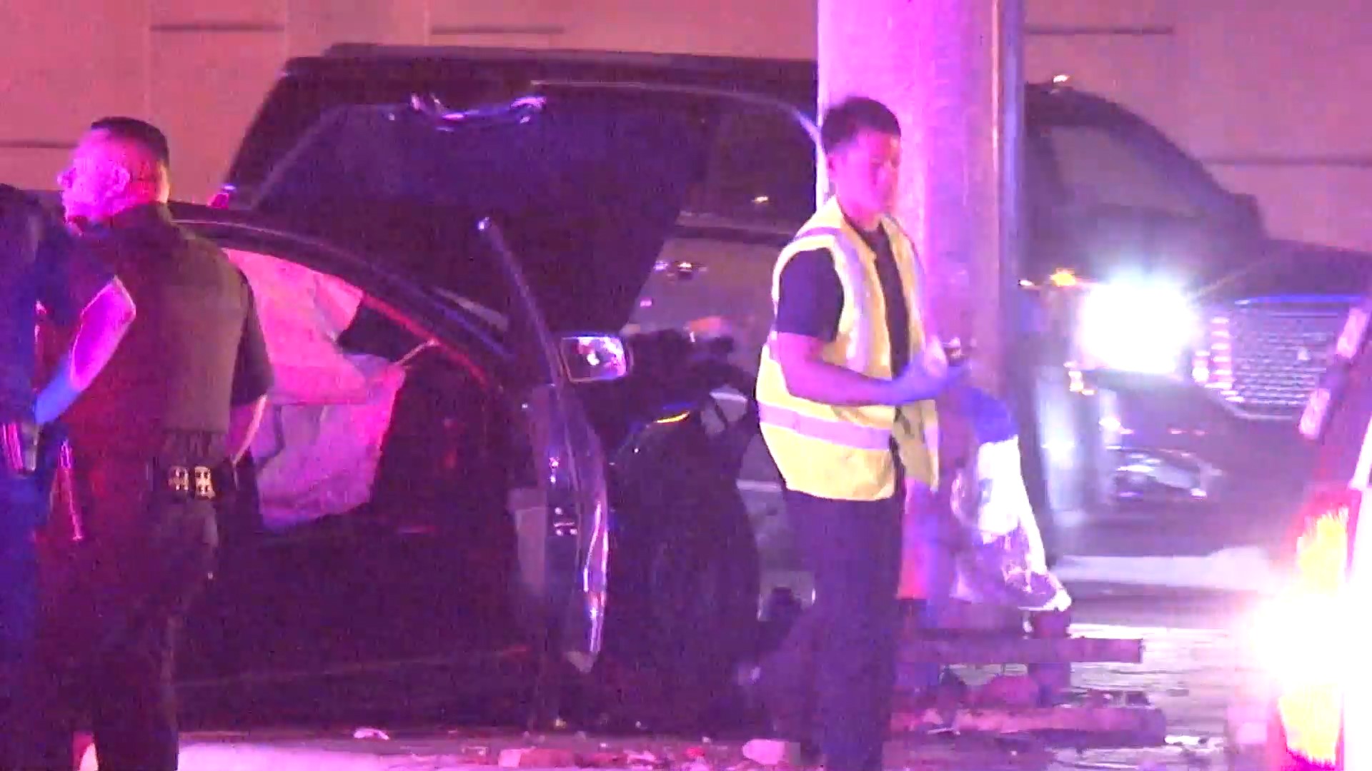 Woman dies after car slams into traffic signal along Katy Freeway ...