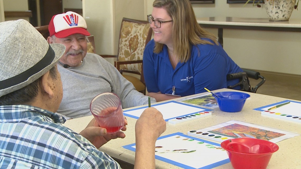 Art therapy helps trigger memories for Alzheimer's patients