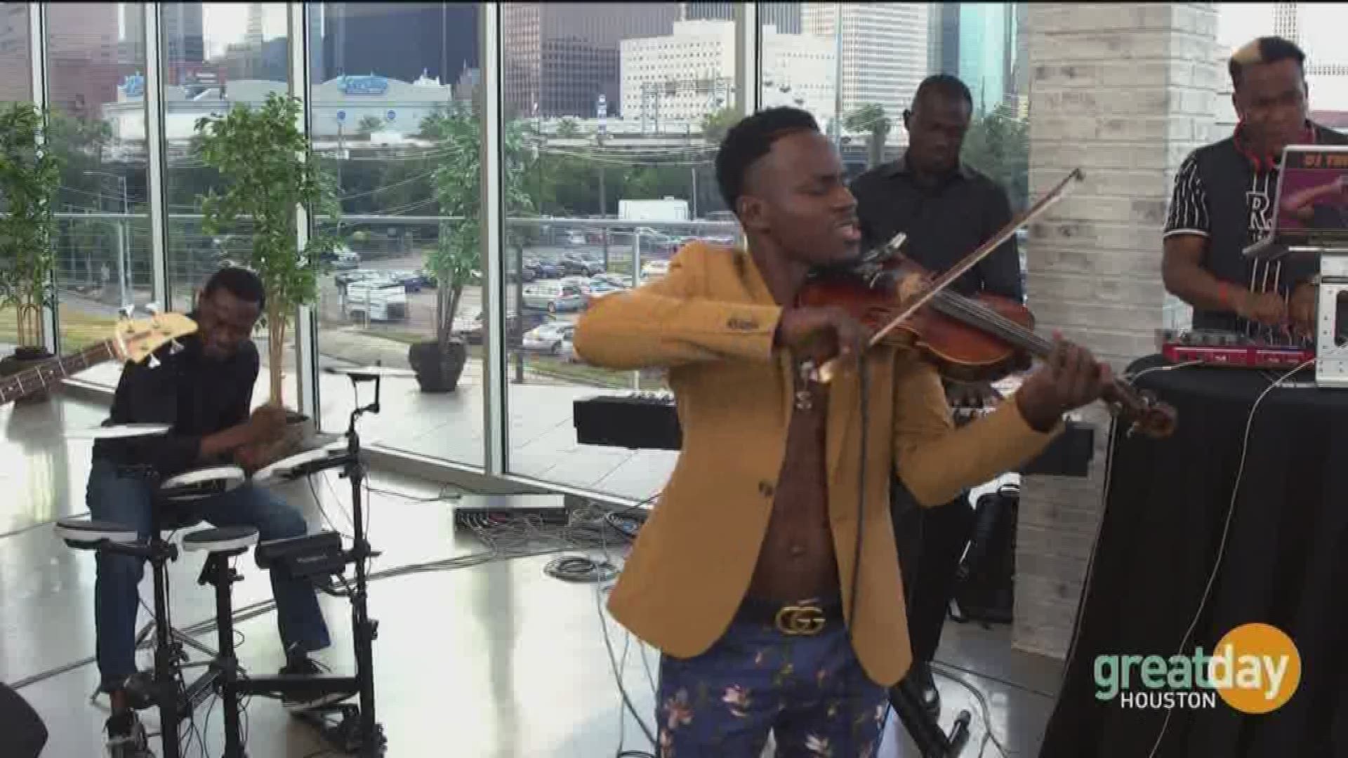 Afro-Pop artist Demola performs a mash up of current hit songs via his violin.

