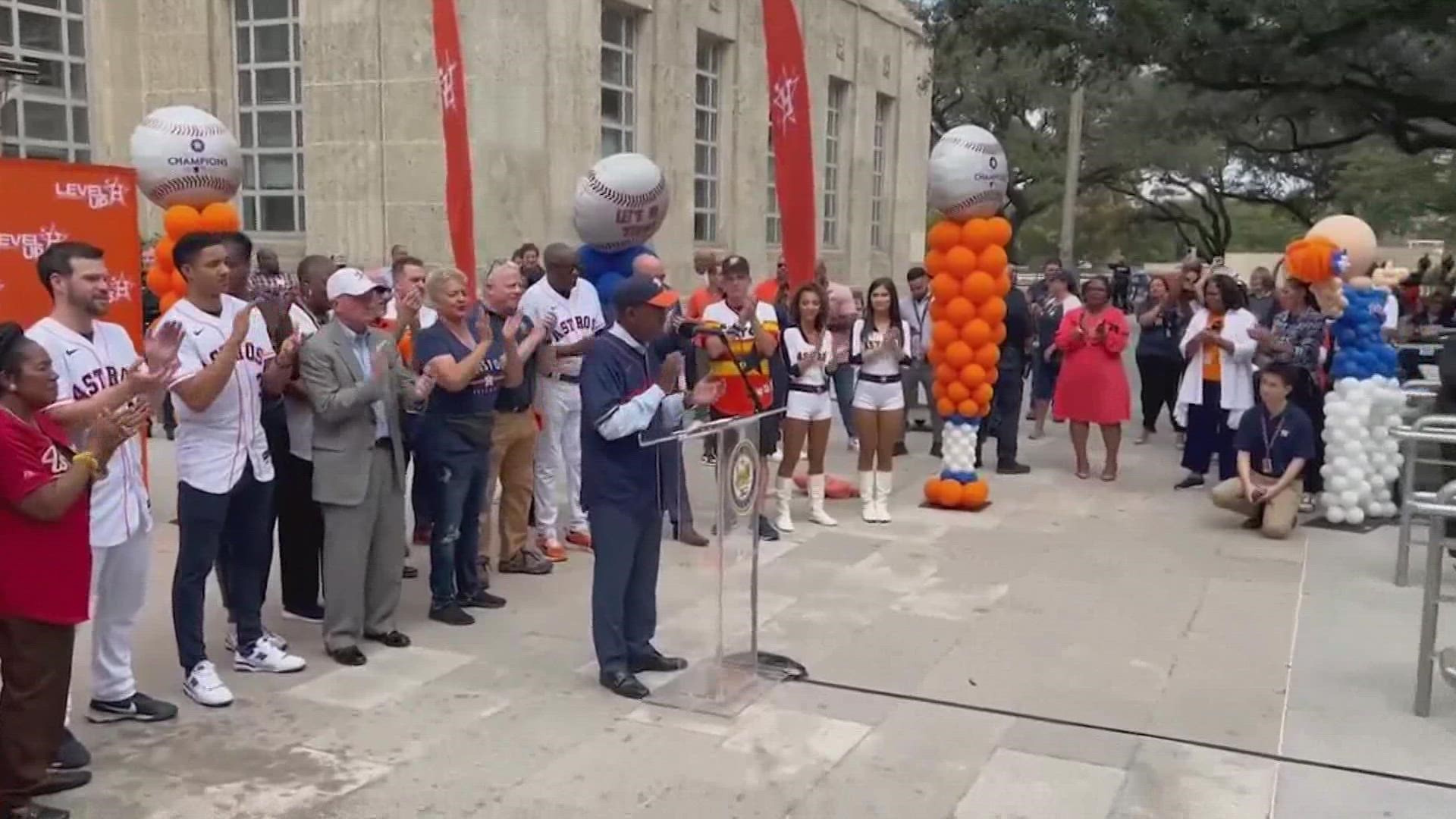 A strong Astros contingency showed up at City Hall to make sure the fans are ready to go for the start of the playoffs.