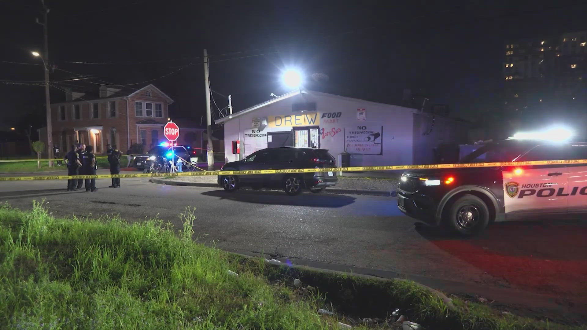 Houston police seek suspects in unique double shooting | khou.com