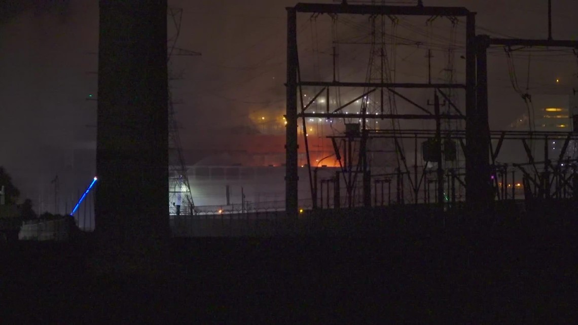 Breaking: Fire crews respond to fire at power plant in Fort Bend County