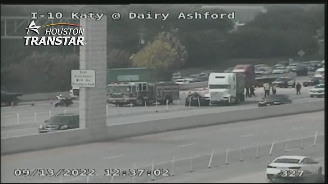 Lalu lintas Houston, Texas: Kecelakaan mematikan menutup Katy Freeway