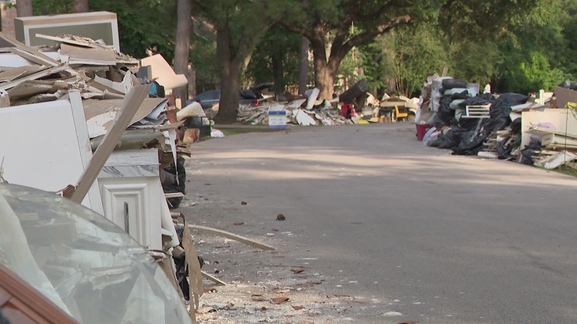 Volunteers help Conroe community clean up after catastrophic flooding | khou.com
