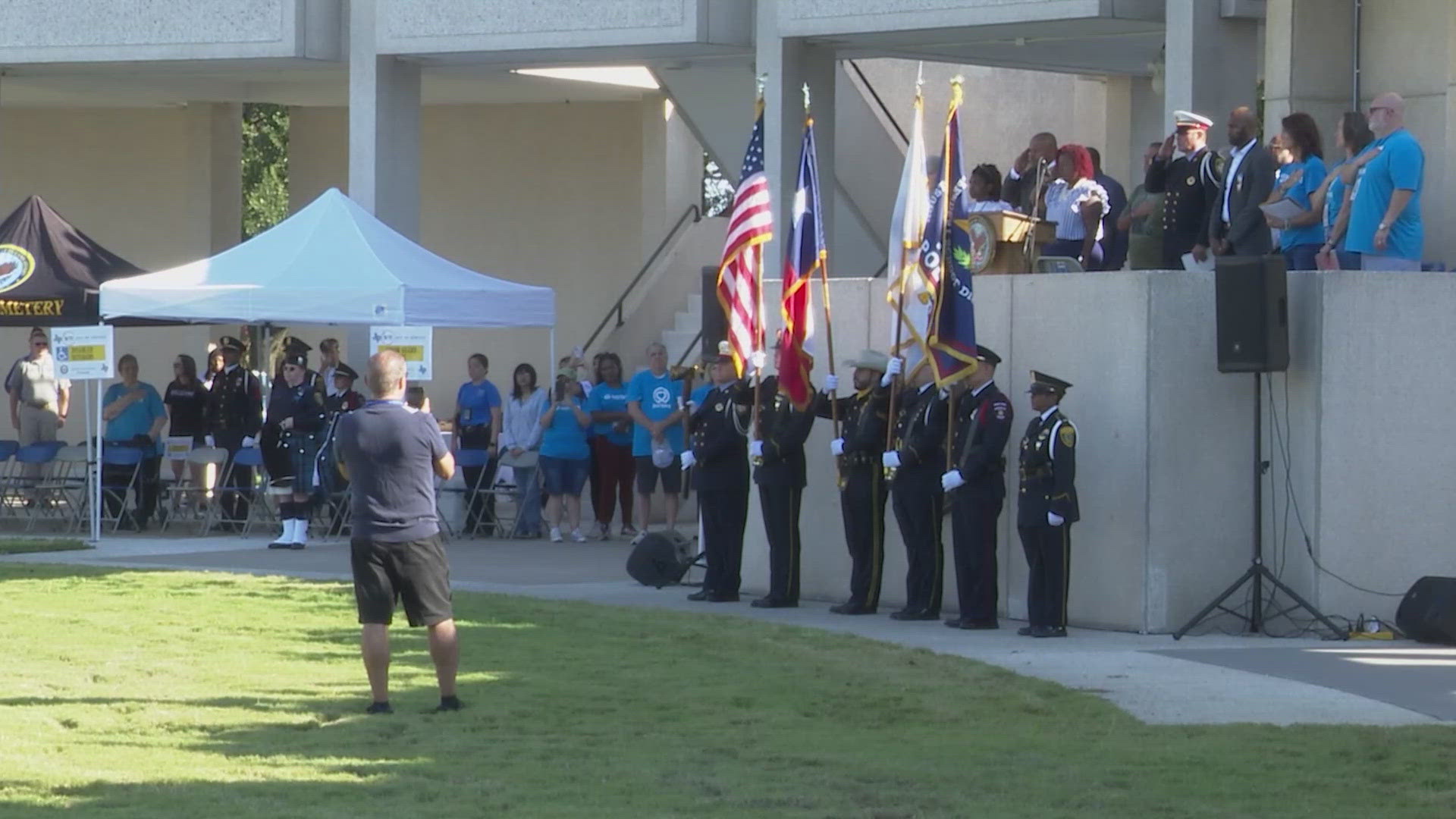 After the ceremony, volunteers participated in the large-scale cleanup of the cemetery.