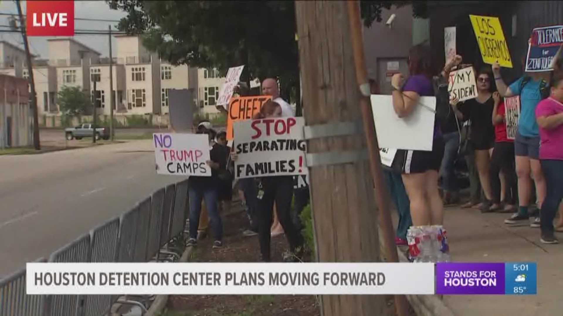 Officials behind a proposed shelter in Houston for immigrant children crossing in the United State illegally say they are moving forward with their plan.