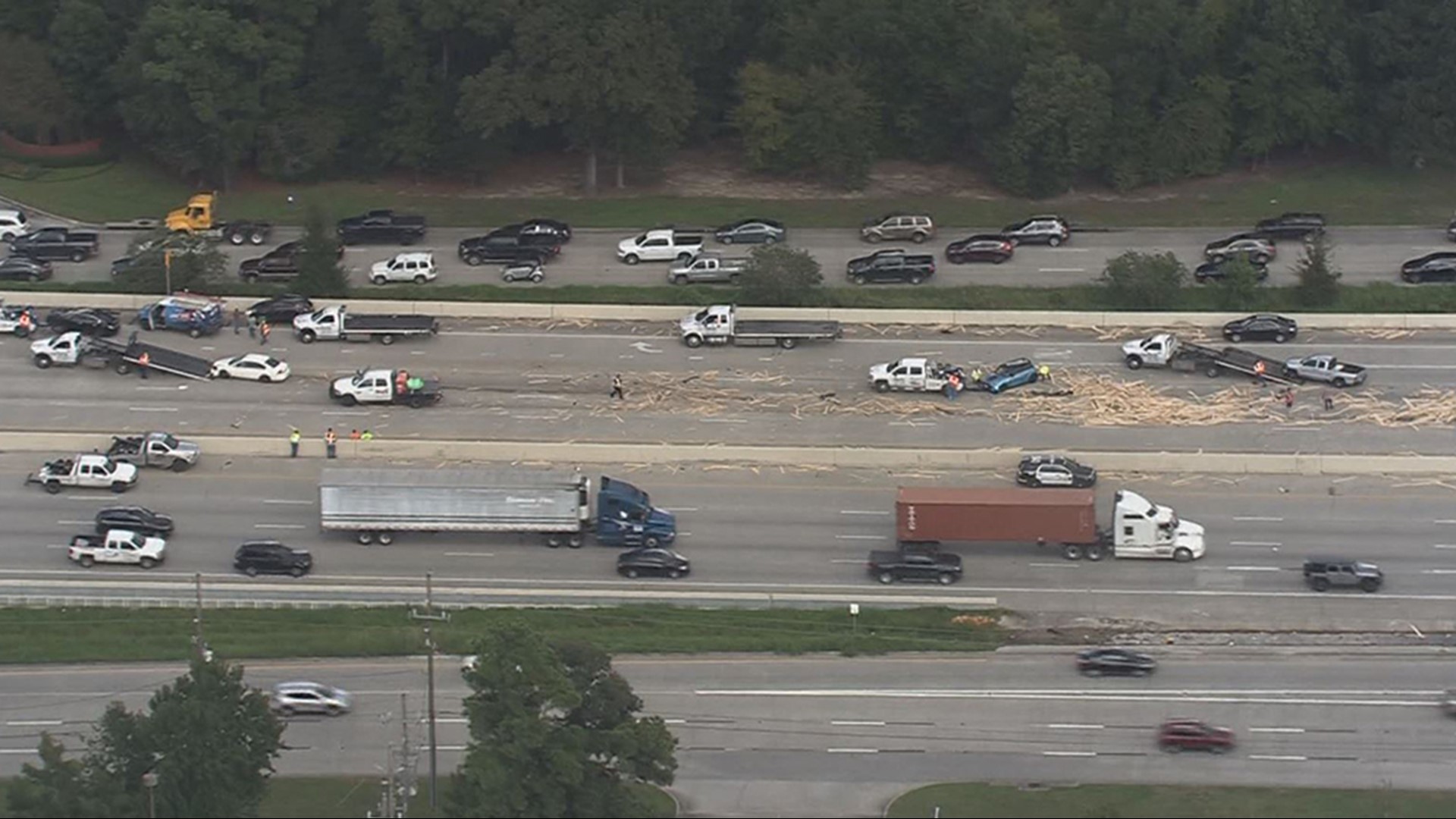 Photos 13vehicle accident blocks northbound lanes of Eastex near