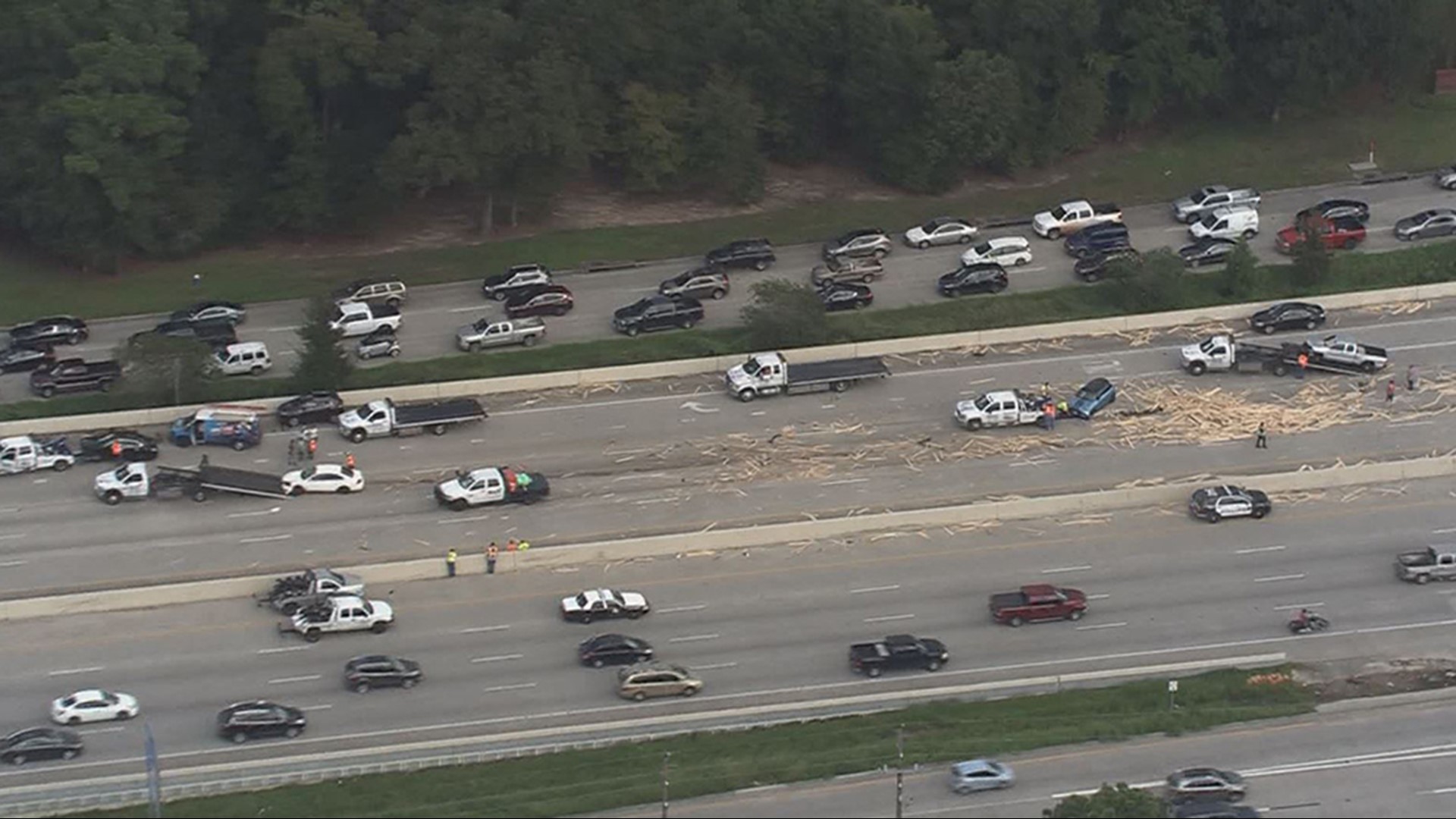 Photos 13vehicle accident blocks northbound lanes of Eastex near Kingwood