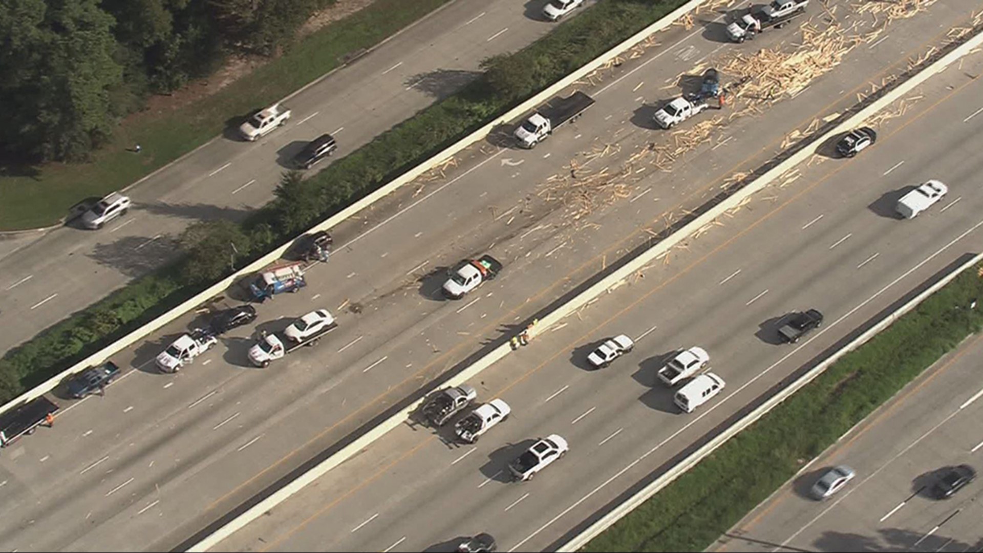 Photos 13vehicle accident blocks northbound lanes of Eastex near Kingwood