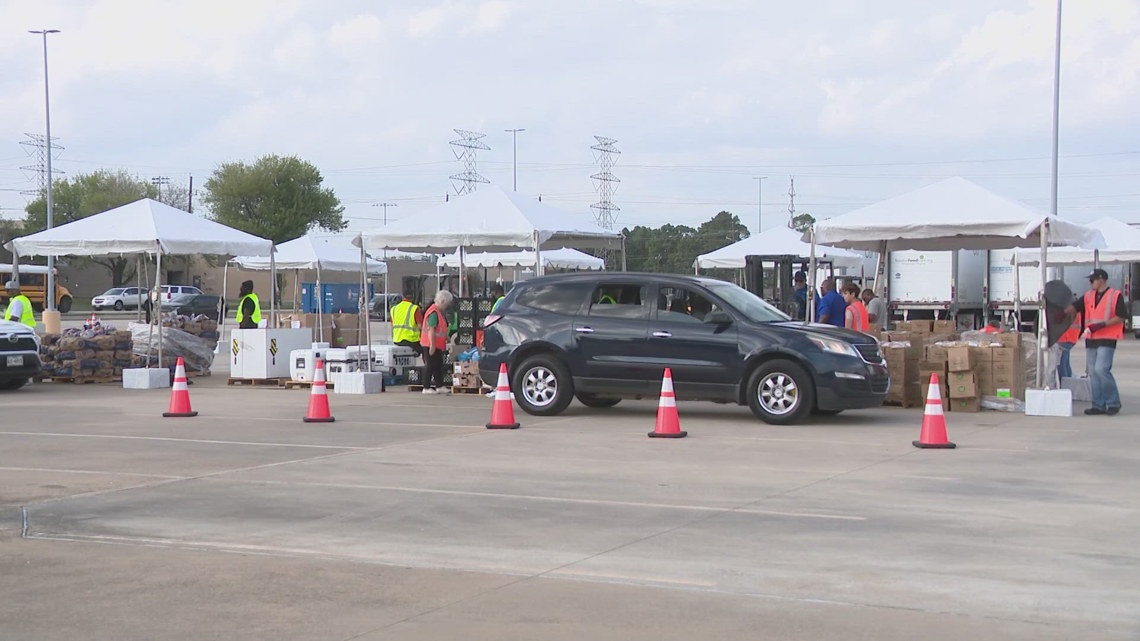 Thousands Benefit from Food Assistance at Thanksgiving Supersite in Houston