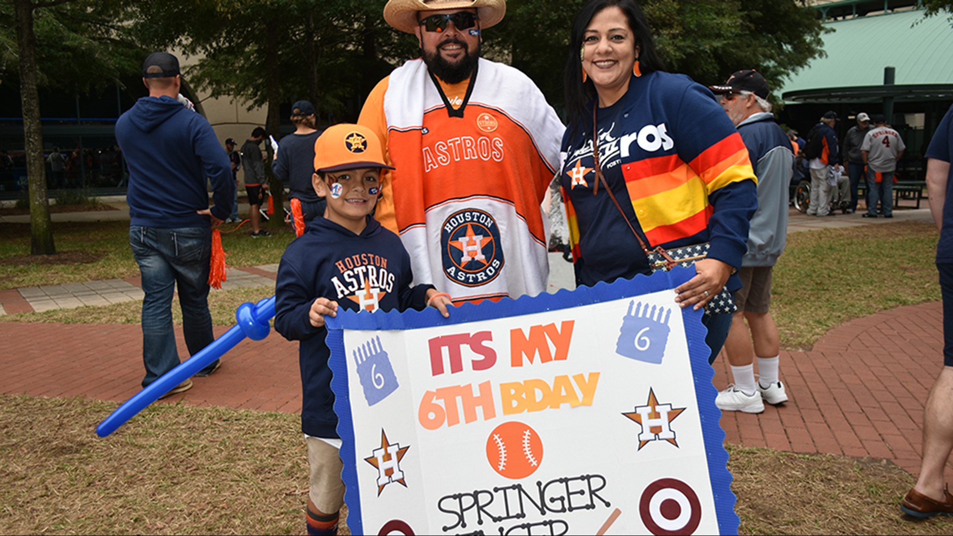 PHOTOS Astros fans have a blast at Street Fest before Game 4
