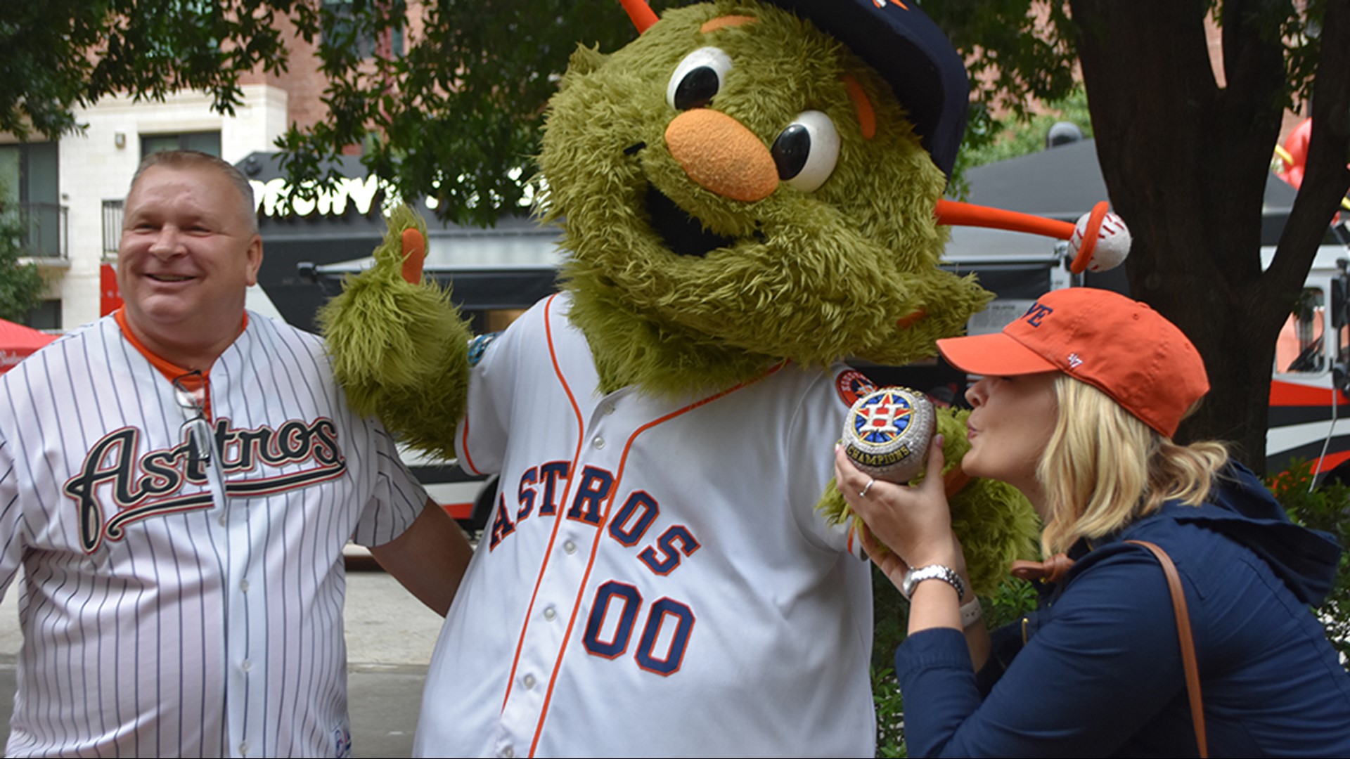PHOTOS Astros fans have a blast at Street Fest before Game 4