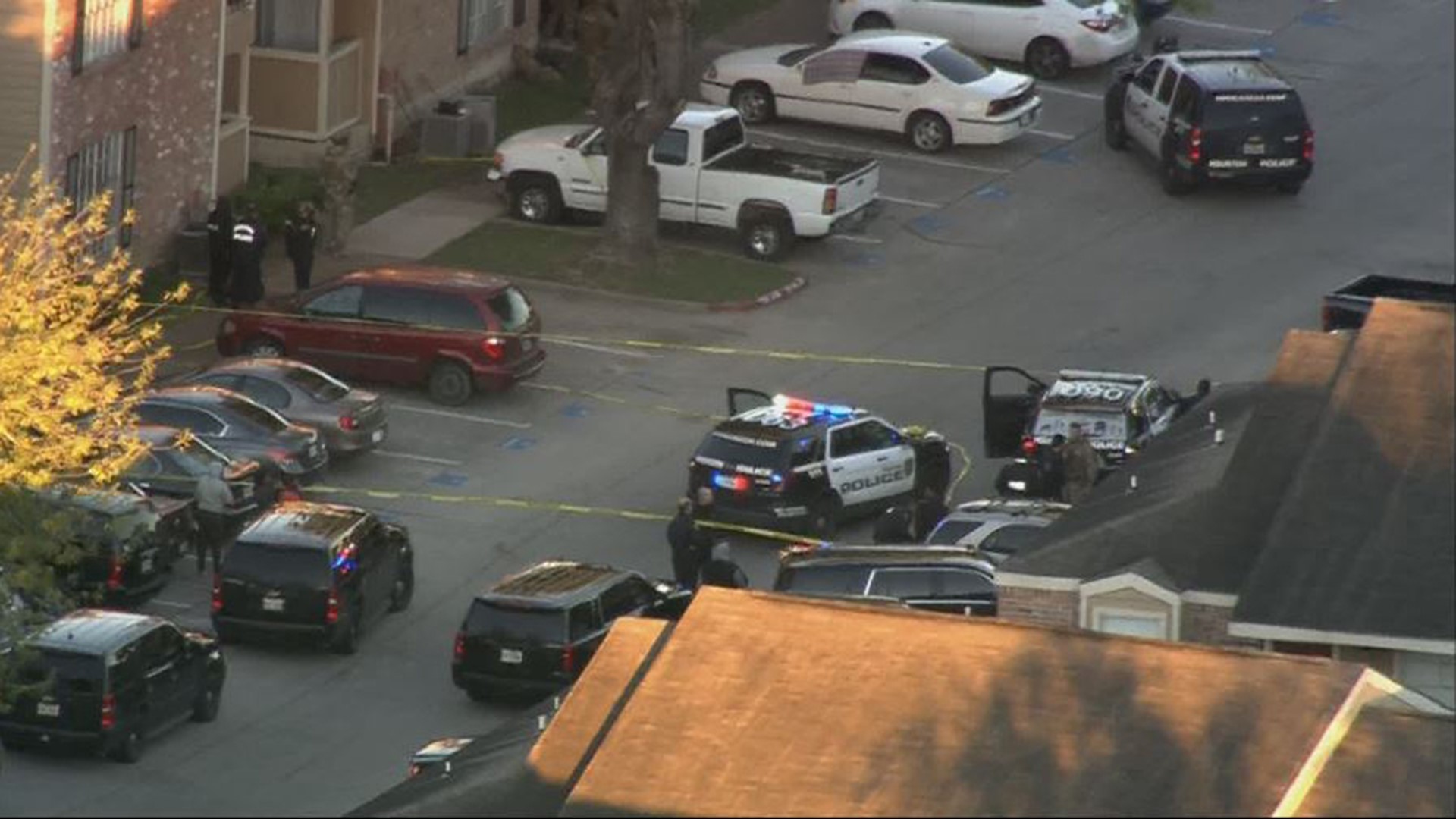 1 of 2 suspects in custody after robbery, SWAT scene in southwest ...