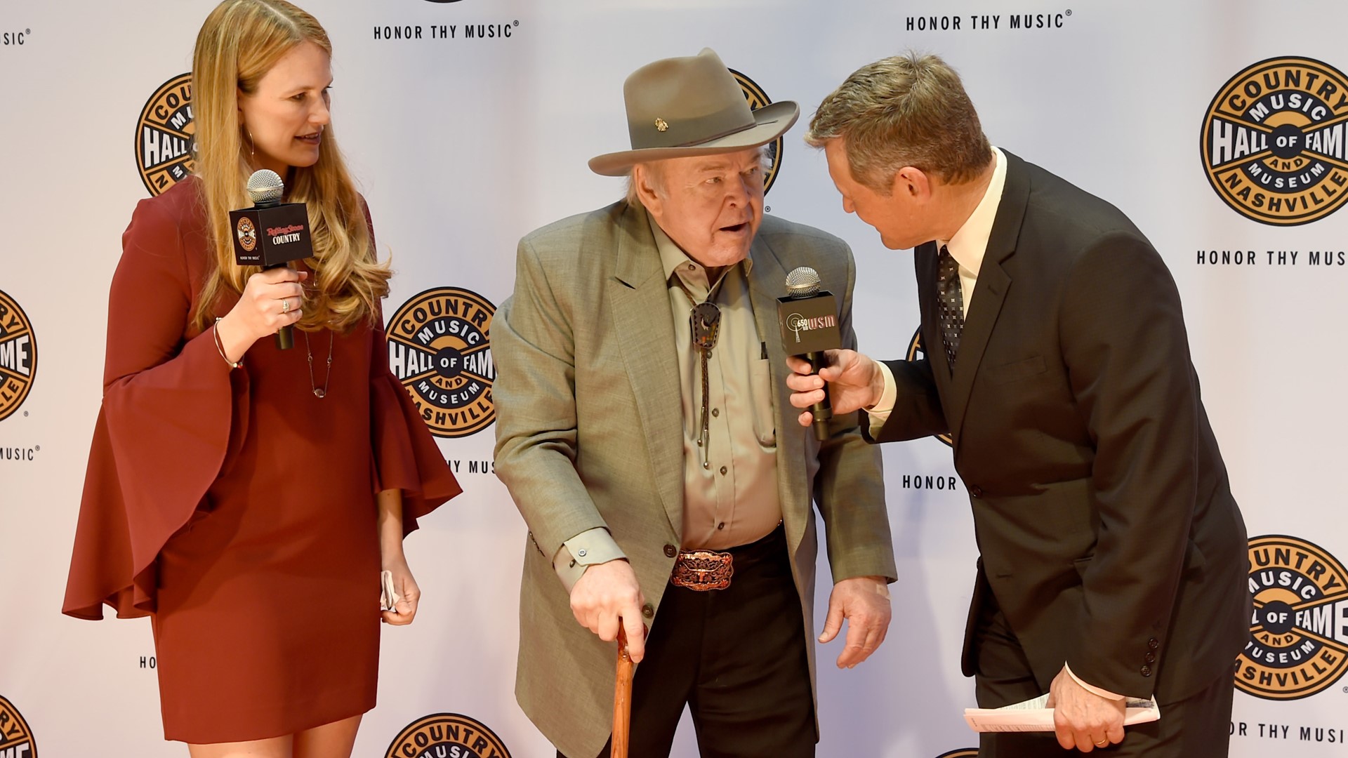 Country Star Roy Clark Host Of Hee Haw Dead At 85 Khou country-star-roy-clark-host-of-hee-haw-dead-at-85-khou