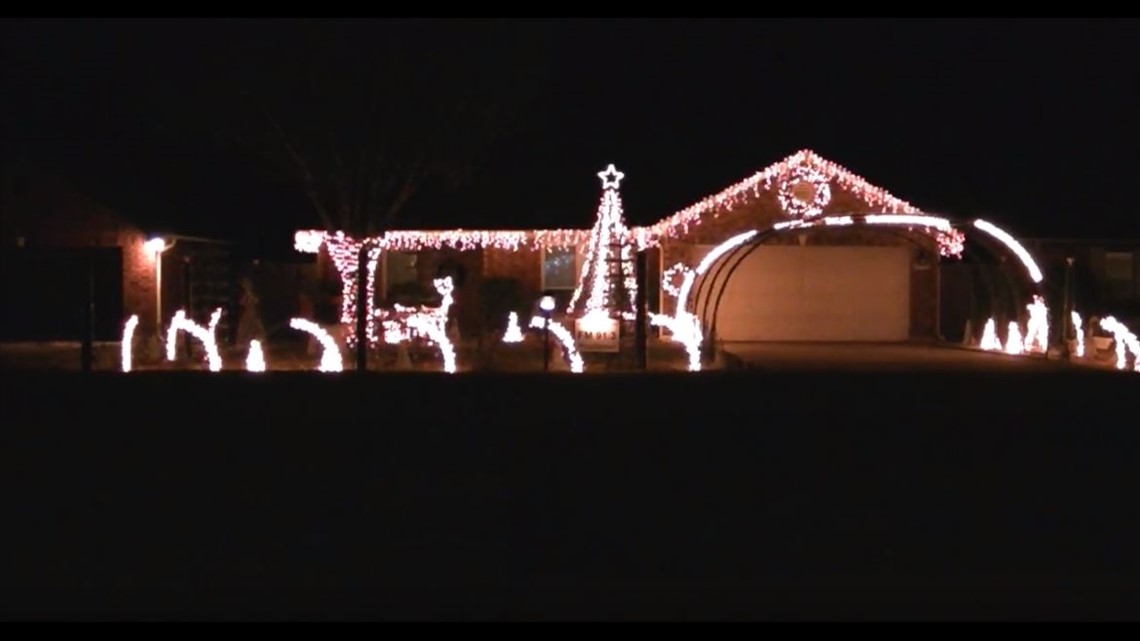 Alvin family synchronizes 60K Christmas lights to music