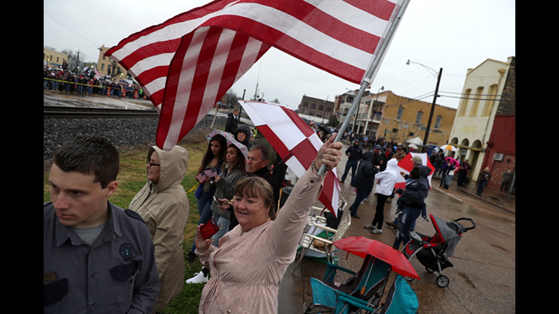 LIVE BLOG: 'Locomotive 4141' to carry George H.W. Bush to College ...