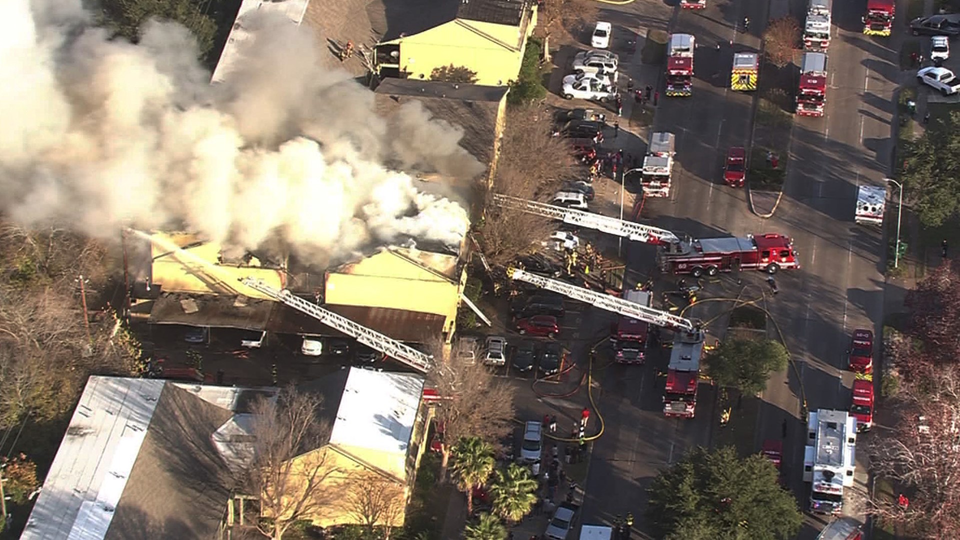Boy killed, 3 others hurt in southwest Houston apartment fire | khou.com