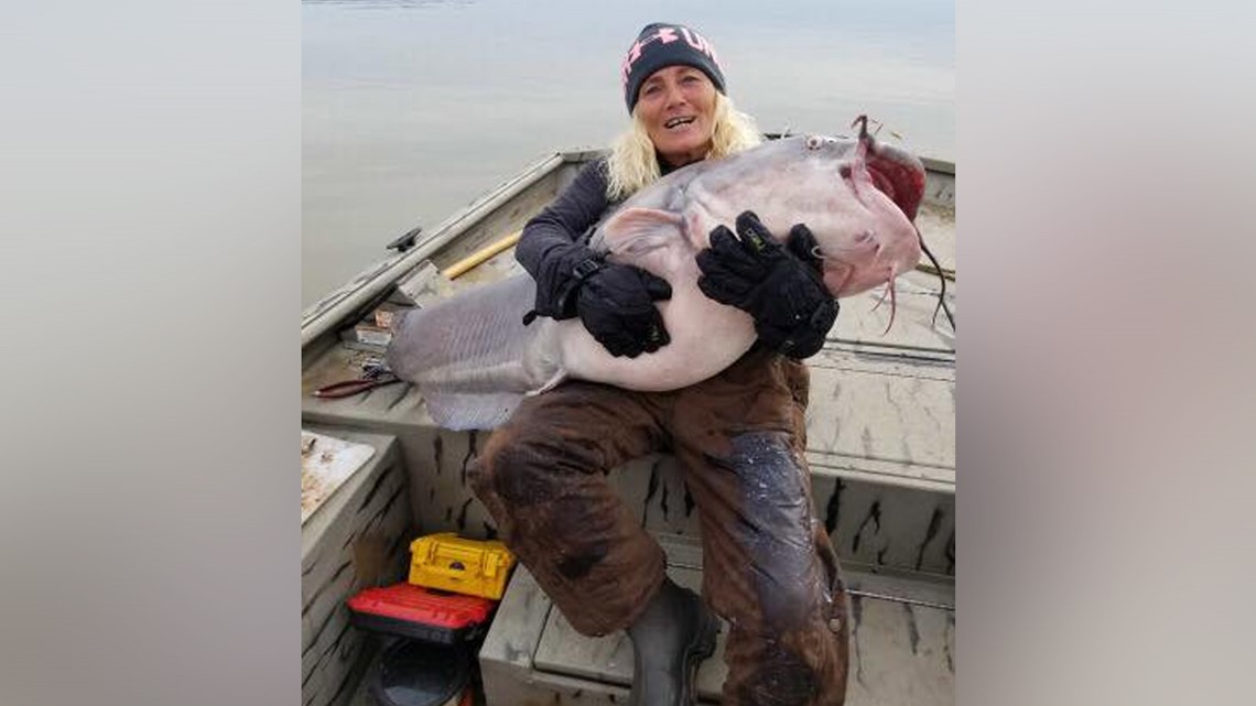 Woman catches monster catfish on Kentucky Lake | khou.com