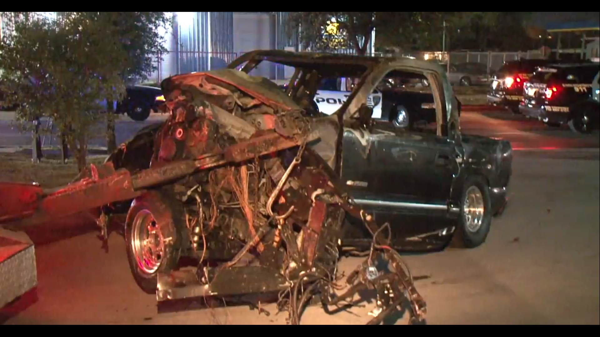 Man dead, 2 others injured after pickup truck crashes into tree in SE ...