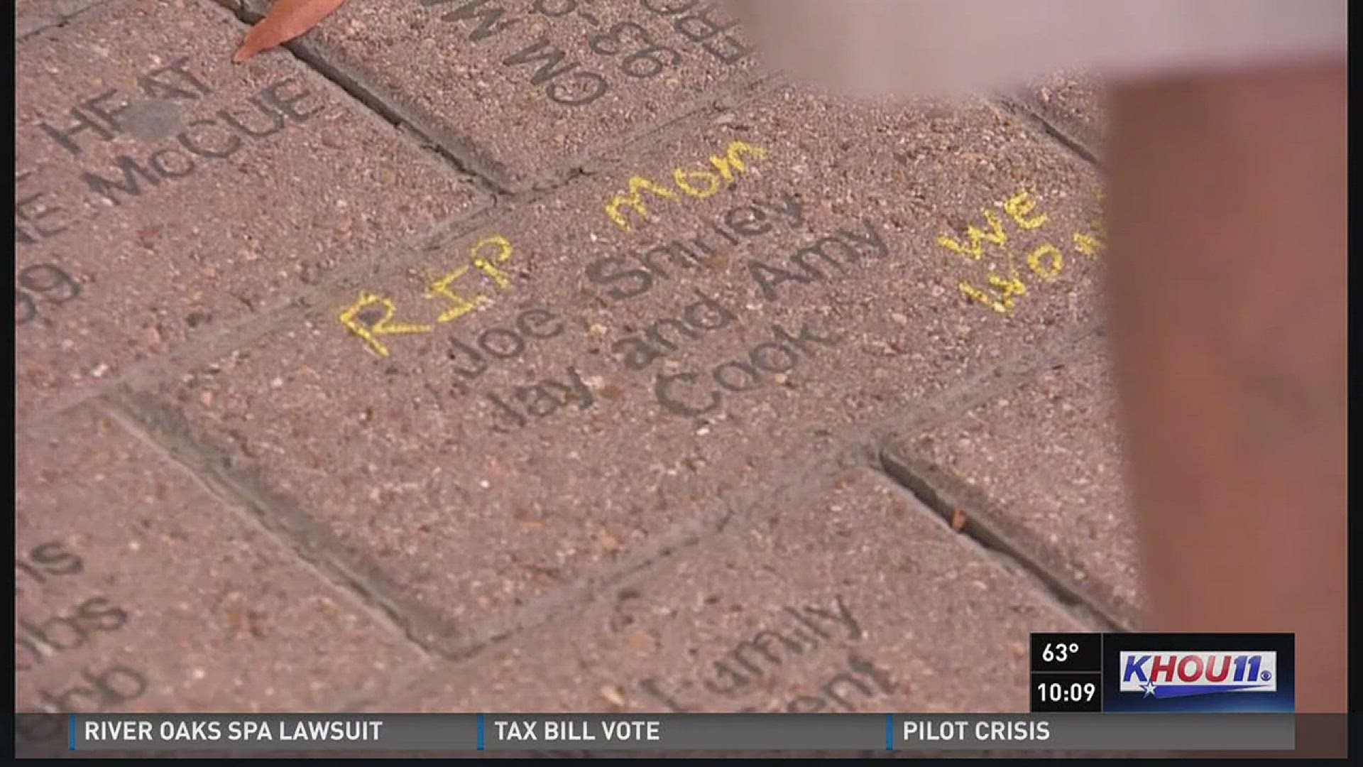 After the Astros finally won a World Series this year, Jay and his sister Amy came downtown to the park to write a message to their late mother which reads, "RIP Mom. We won!"