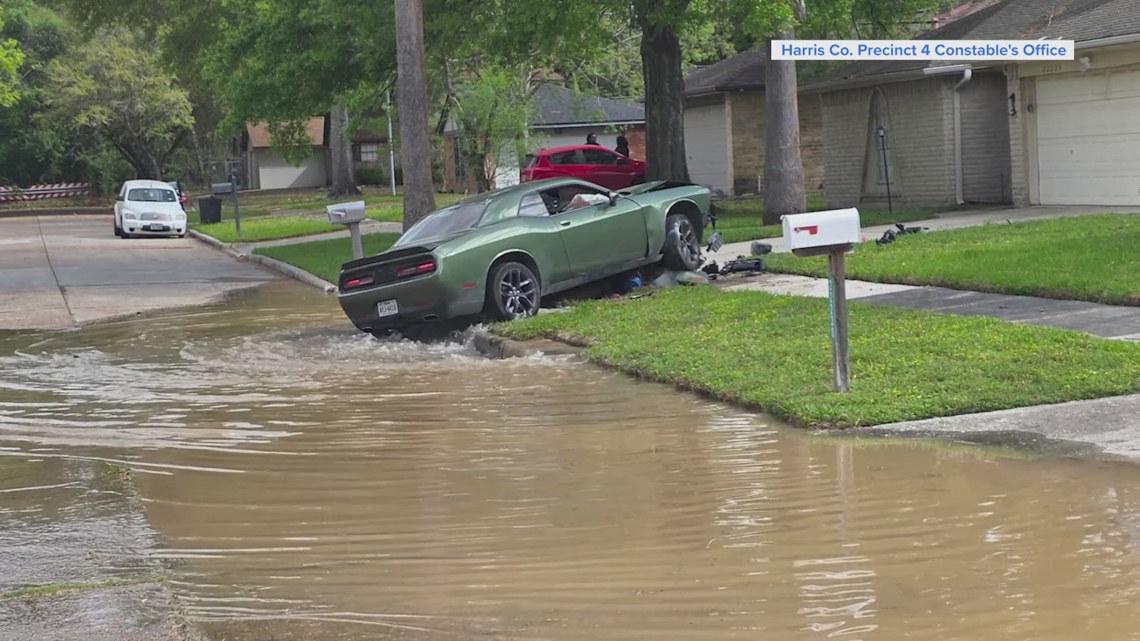 Muscle car leaves mess in Spring neighborhood