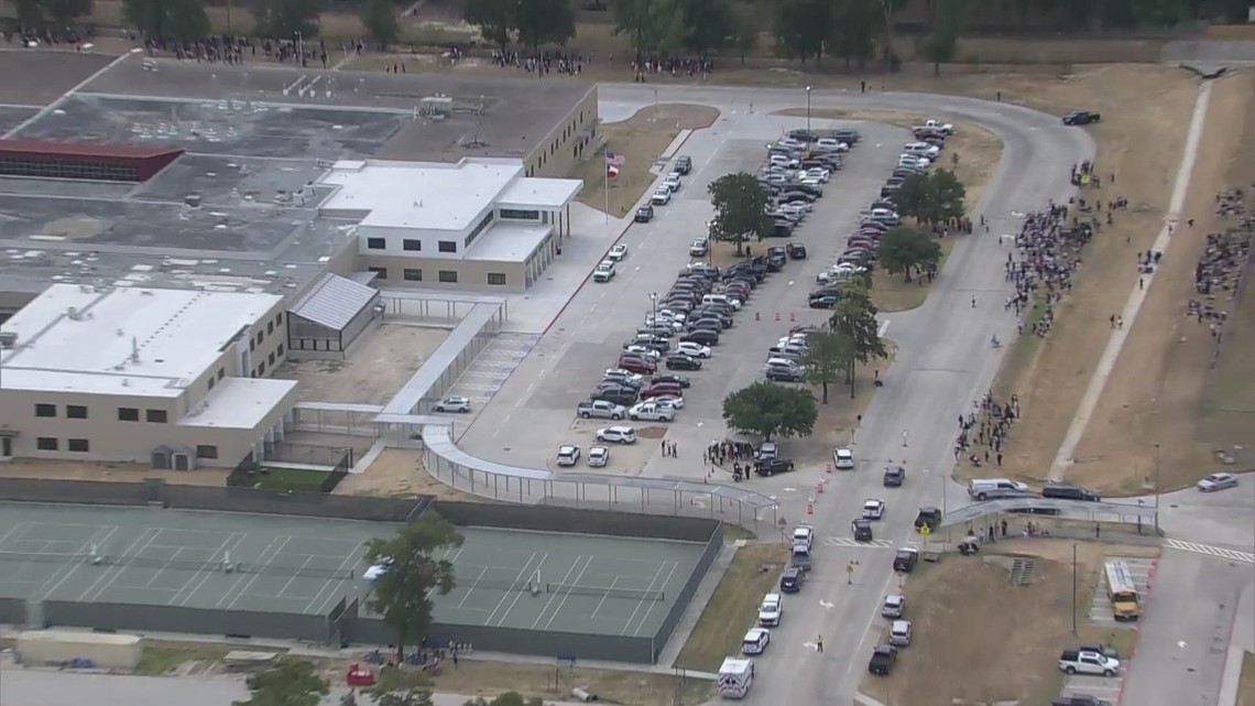 Texas school bomb threats in Conroe ISD, Cleburne ISD and others | khou.com