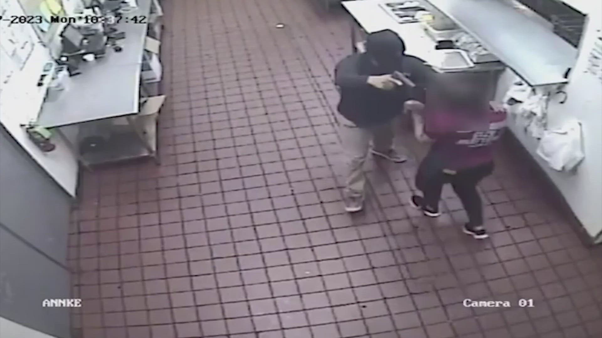 Employees escape from freezer during BreWingZ robbery in Houston