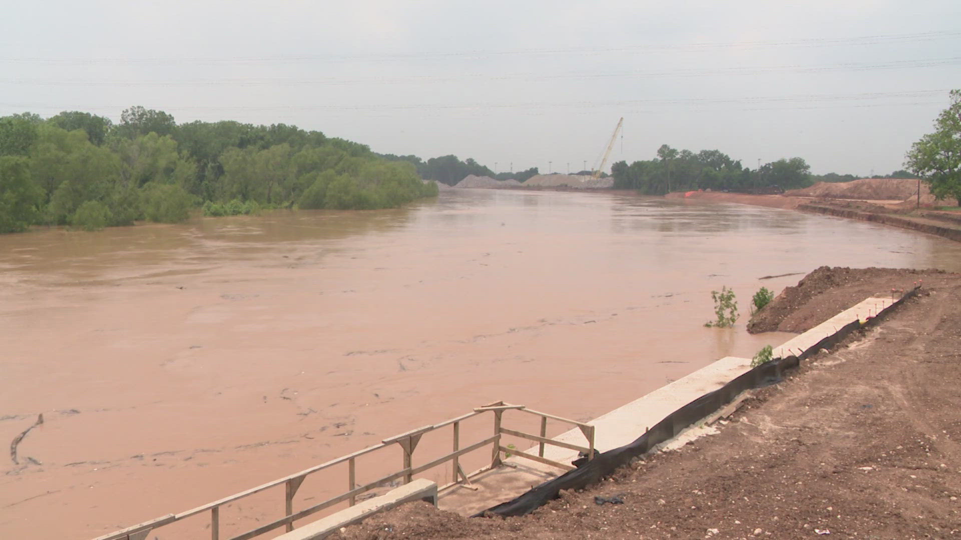 The Brazos River is rising about a foot each day and with rain in this weekend's forecast, the river could cause minor flooding for some parts of Fort Bend County.
