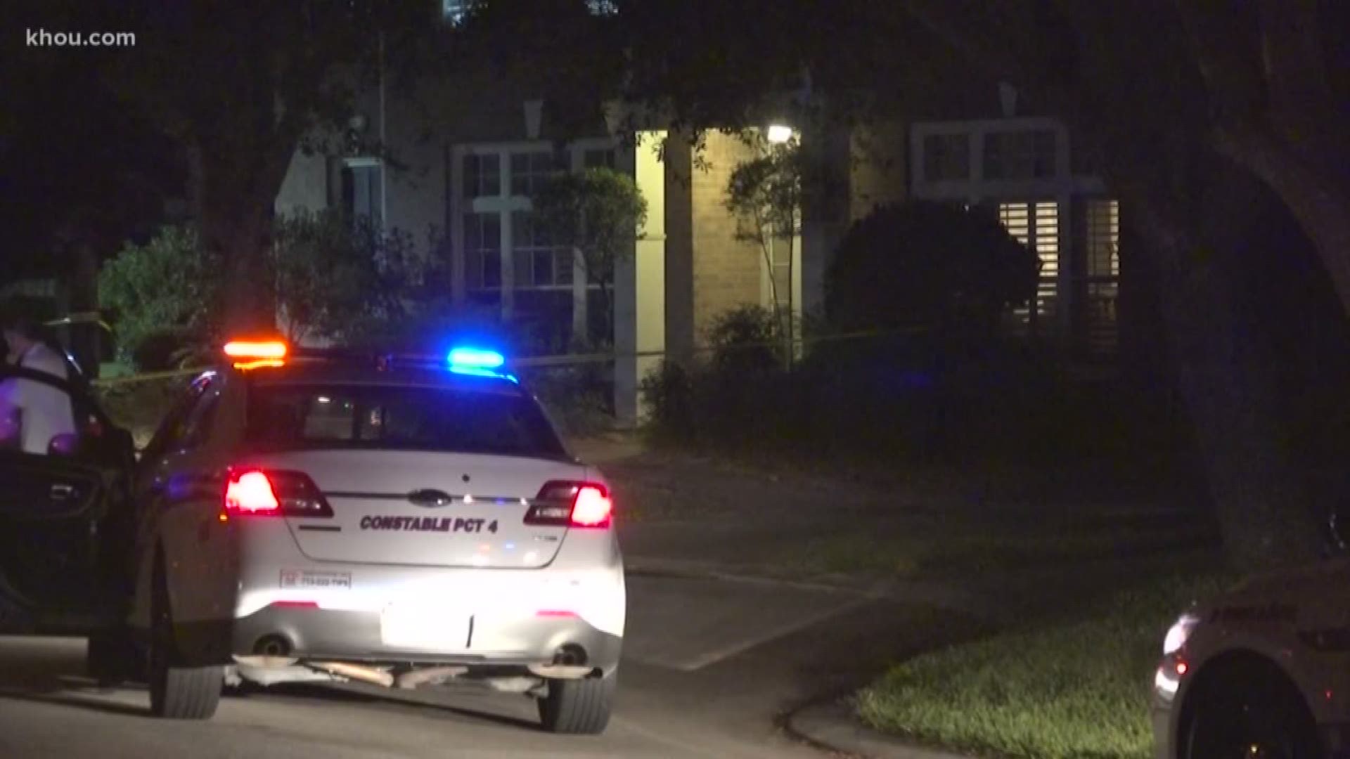 A man who was showing off a handgun to his friends apparently didn't realize it was loaded and accidentally shot and killed himself overnight. Deputies say the man was showing it off during a barbecue at a home in northwest Harris County. No one else was hurt.