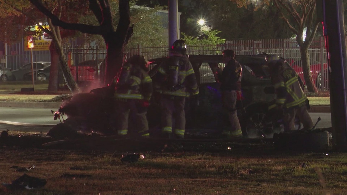 Police investigating deadly fiery crash in southeast Houston | khou.com