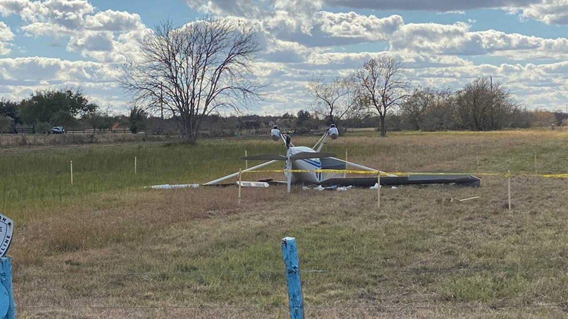 Pilot injured in small plane crash in Manvel