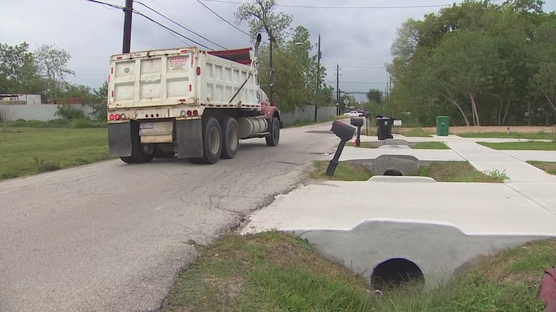 Big trucks may soon be banned on city streets in Houston - Vimarsana News
