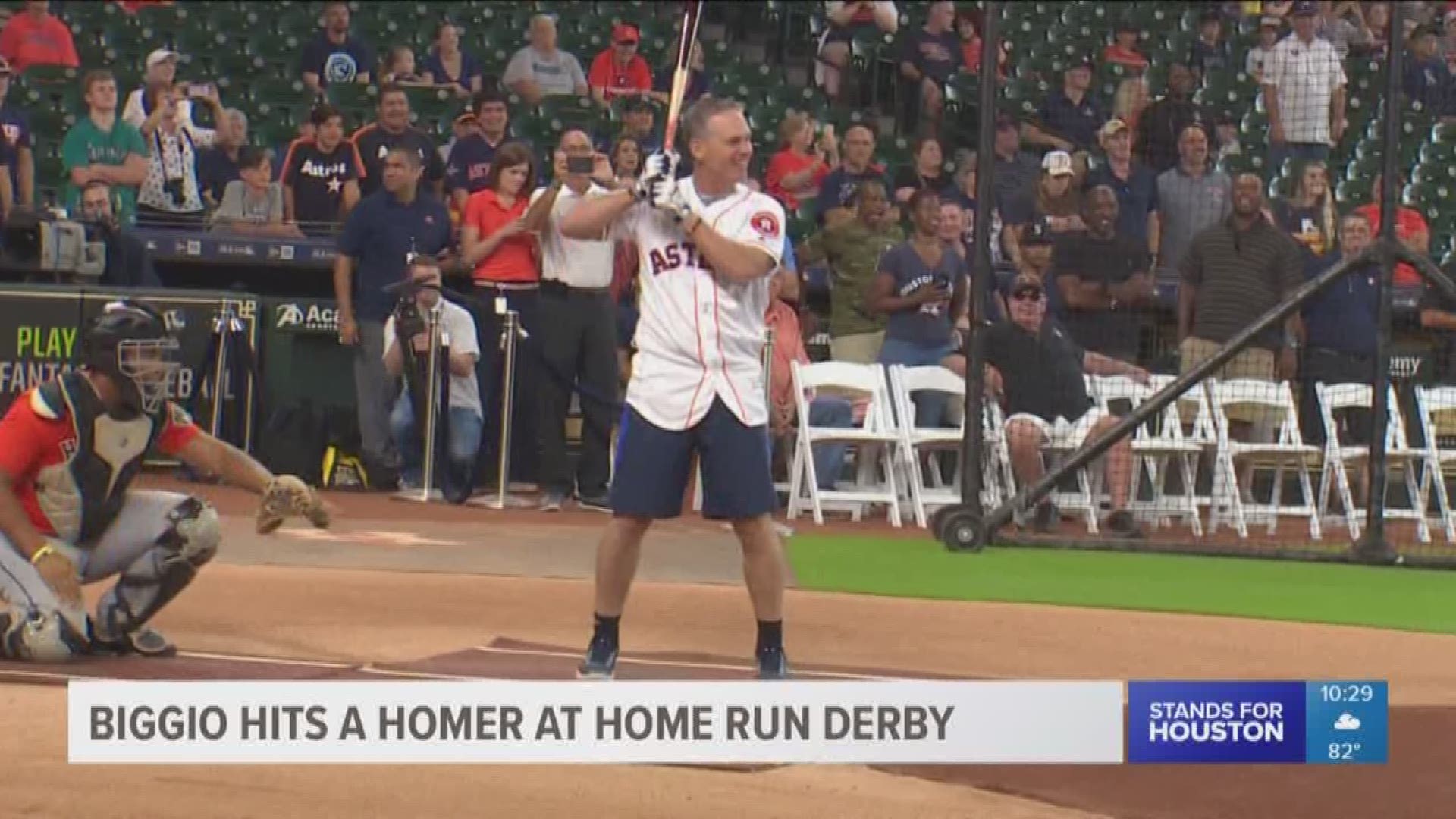 In looking at the video from Minute Maid Park Sunday afternoon, some may think they're dreaming or the video's got to be file. But it really happened! Astros Legend and Hall of Famer Craig Biggio was back at the ballpark hitting home runs into the stands.