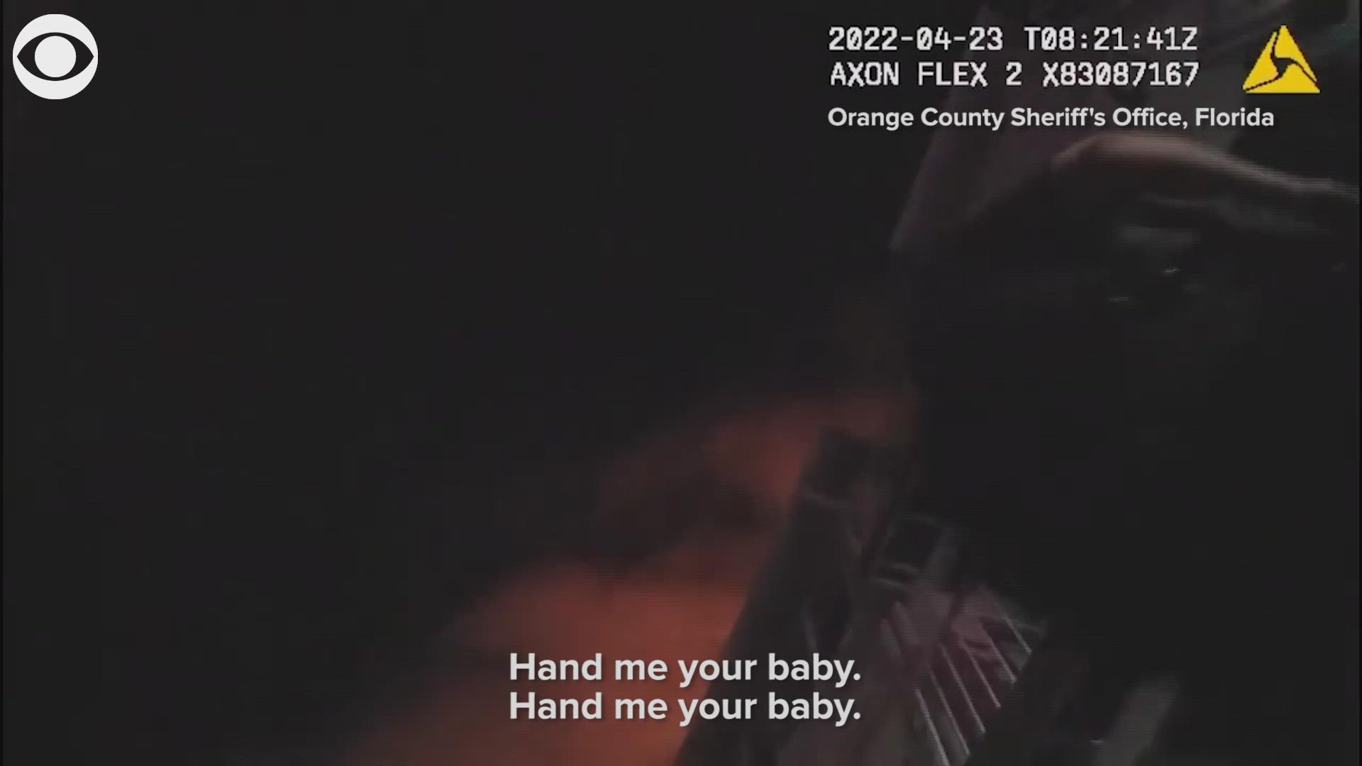 A body camera captured the moment a sheriff’s deputy rescued a one-year-old girl from the balcony of a burning apartment building in Orlando, Florida.