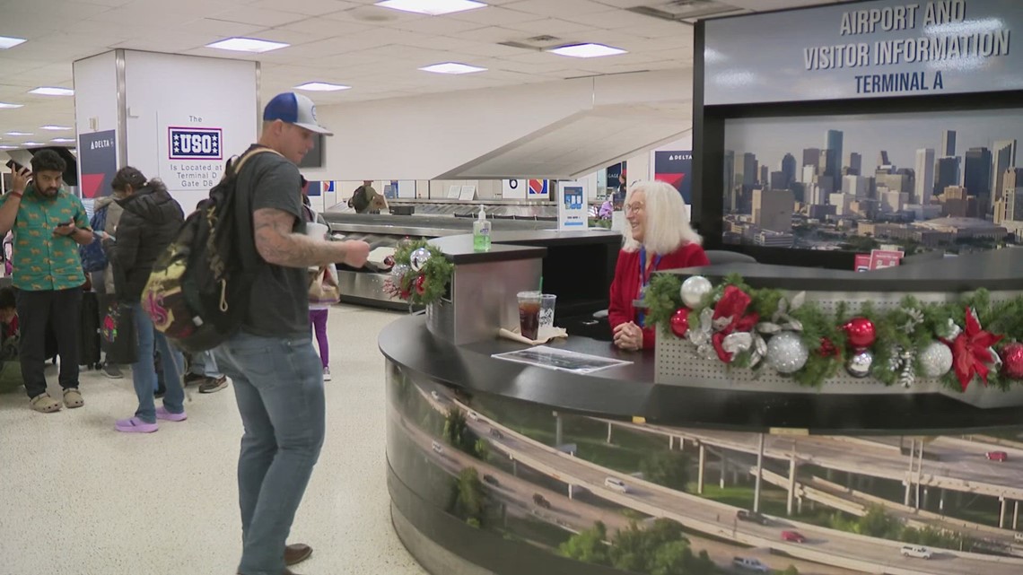‘Heart as big as Texas:’ How volunteer ambassadors help Houston Airport passengers during holiday travel season